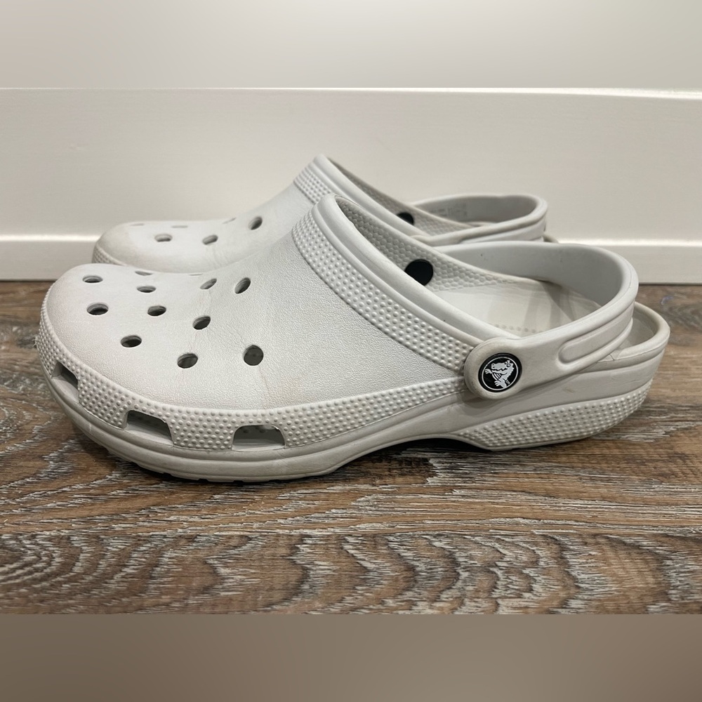 Men’s (9)/ Women’s (11) Crocs, Grey